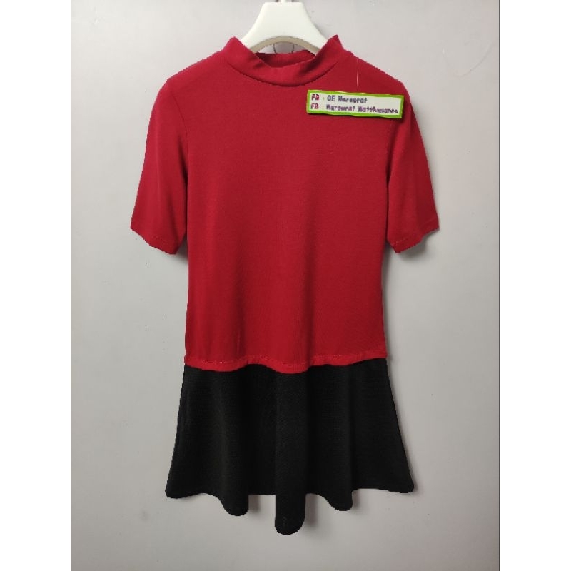 GU มินิเดรส คอปีน สีแดงดำ