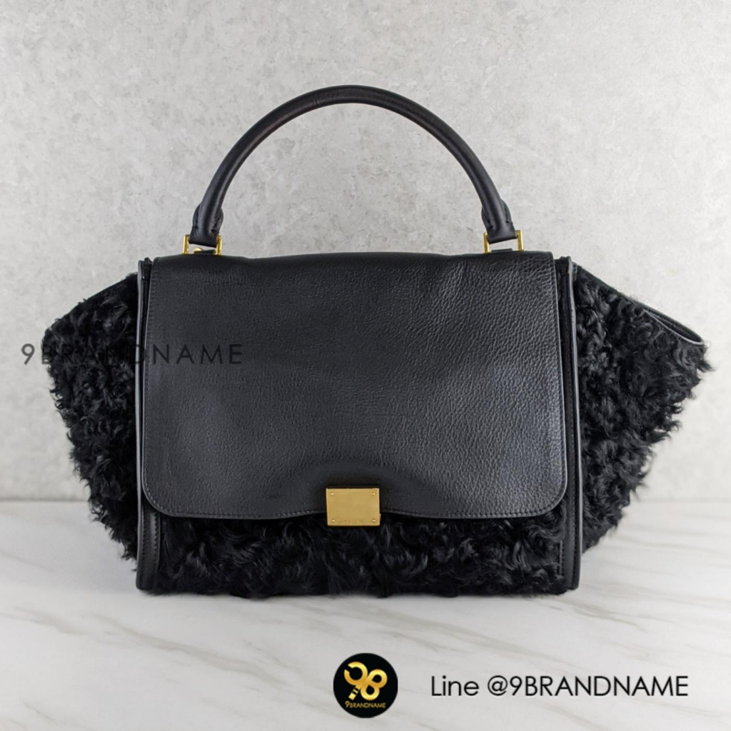 Celine Handbag Shoulder Bag Trapeze Wool Leather Black Gold Hardware Lamb/ขนแกะ ดำ มือสอง ก่อนกดสั่งซื้อทักแชทก่อนนะคะ