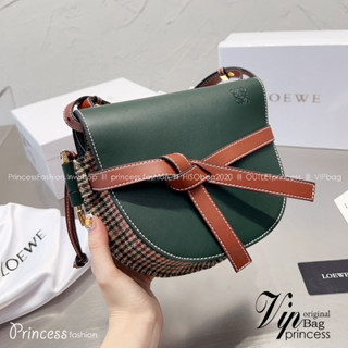 L0-E-WE CROSSBODY BAG / Gate Bag พร้อมส่ง 4 สี กระเป๋าสะพายทรงอานม้าสวยอยู่ทรง รุ่นฮิตจากแบรนด์ดัง