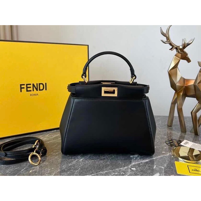 Fendi Peekaboo Mini bag(Ori)เทพ 📌size 23x18x11 cm. 📌สินค้าจริงตามรูป งานสวยงาม หนังแท้