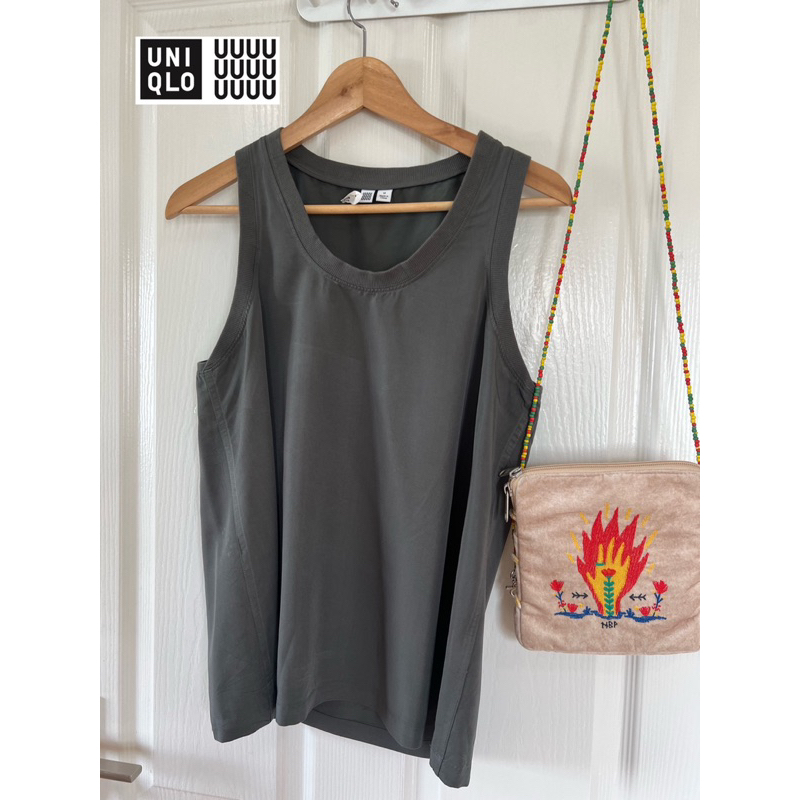 UNIQLO x cotton x UUU x M แขนกุดเขียวขี้ม้าสวย อก 36 ยาว 23 Code: 1088(7)