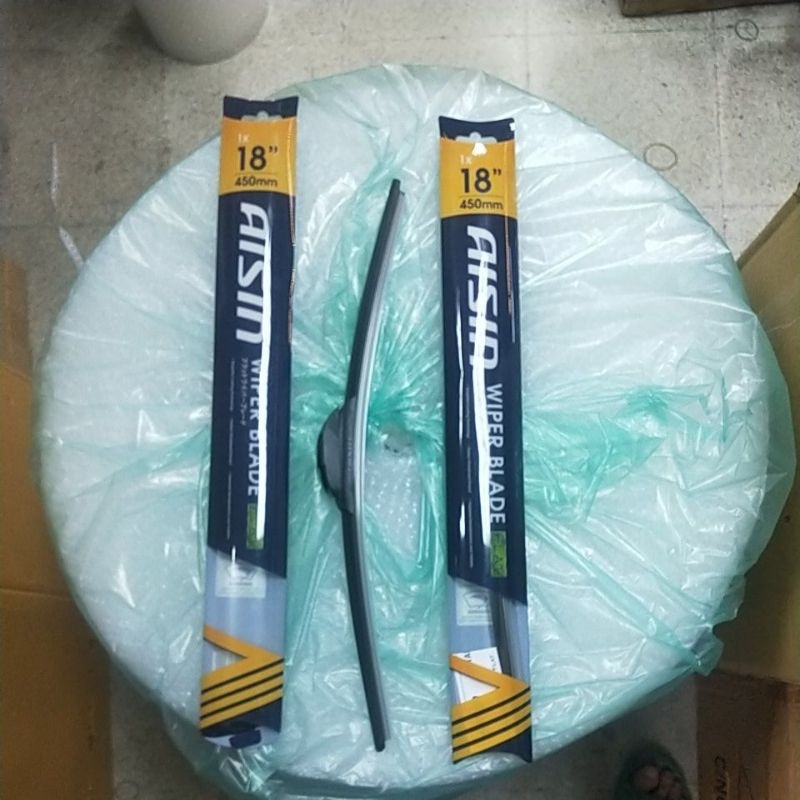 ใบปัดน้ำฝน  ใบปัด ปัดน้ำฝน aisin ขนาด 18นิ้ว 450มม 2ใบ แบบขอเกี่ยว