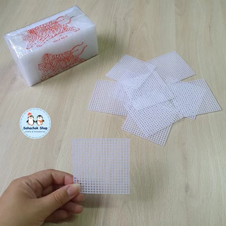 <แบ่งขาย>แผ่นเฟรมพลาสติกสี่เหลี่ยม แผ่นเฟรมปักไหมพรม ตราเสือ ขนาด 7x7 cm