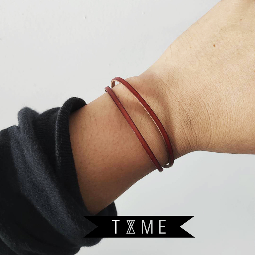 กำไลข้อมือหนังแท้ ตัวยึดโลหะอย่างดี ตอนใส่จะเหมือนใส่ 2 เส้น