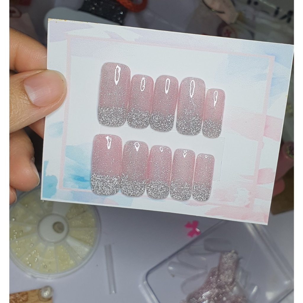 เล็บเจลแท้ เหลี่ยมยาวไล่ปลายแฟลช