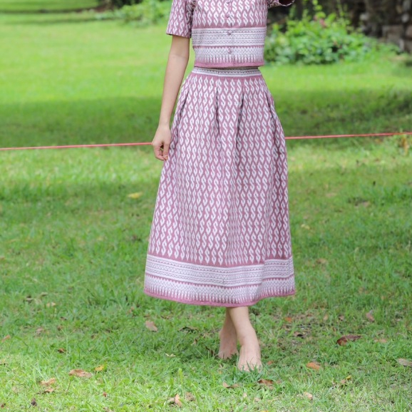 กระโปรงจีบทวิสยาวซิปข้าง ลายขอ