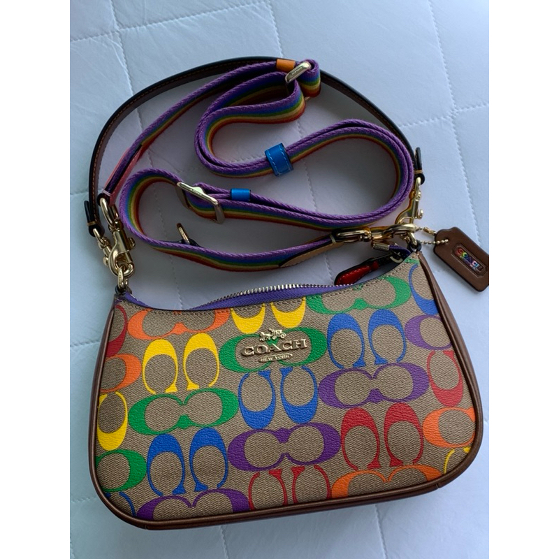 ส่งฟรี COACH TERI RAINBOW BAG แท้100% ราคาพิเศษ