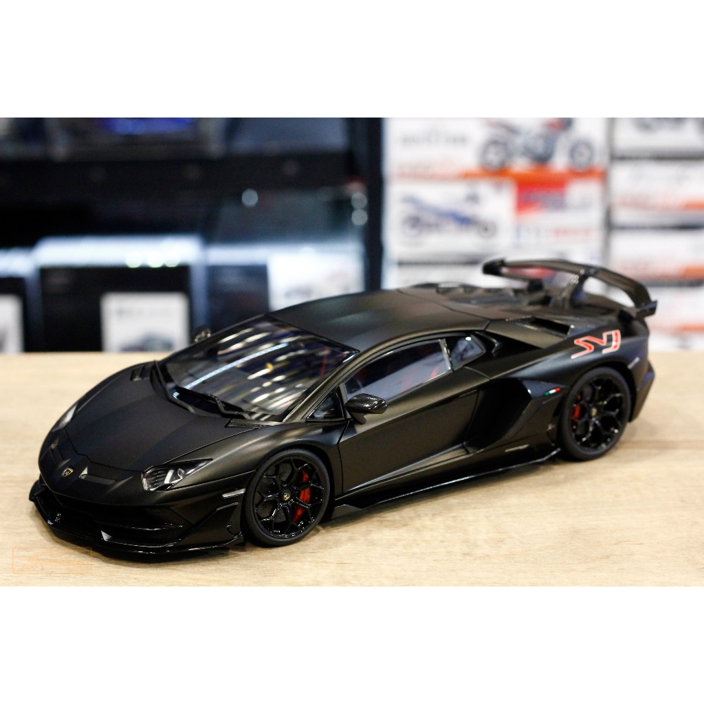 79219 LAMBORGHINI AVENTADOR SVJ (NERO NEMESIS/MATT BLACK)