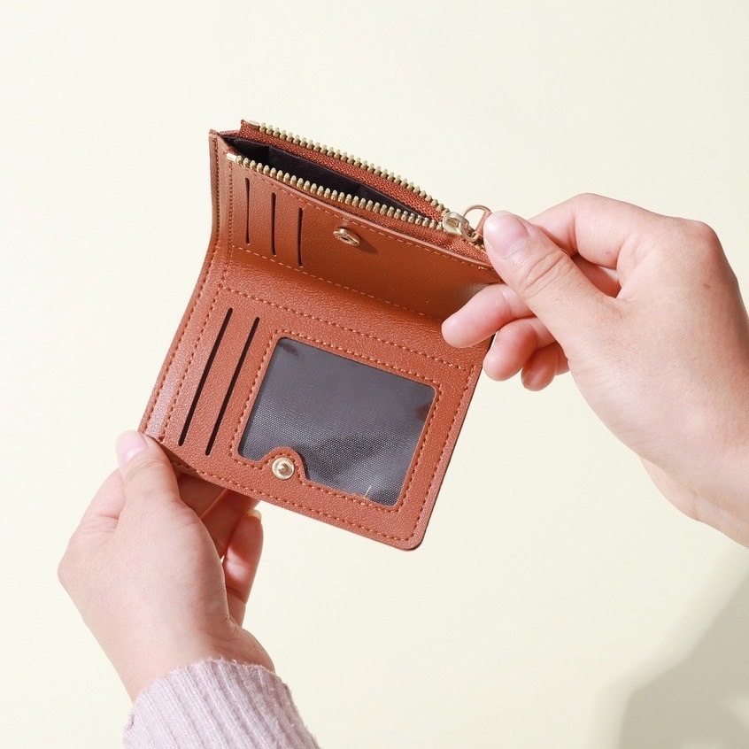 กระเป๋าสตางค์แฟชั่นหญิง ทรงใบสั้น ลวดลายดเรียบหรู สุดเก๋ ใบสั้นพับได้ 2 ตอน ใส่เหรียญและบัตรได้เยอะ -- D8002 - รูปที่ 2