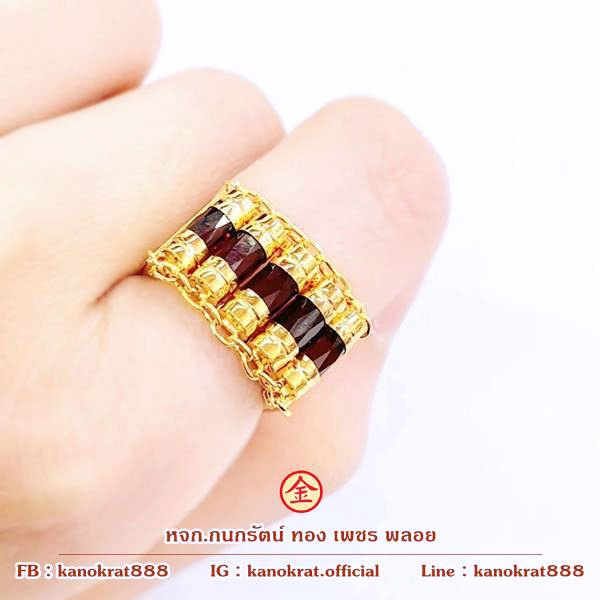 แหวนพลอยโกเมนแท่ง พลอย 9 มิล 5 เม็ด ตัวเรือนทองคำแท้ 90% ขนาดแหวน 52 ด้านข้างฉลุลาย [ Garnet Yellow Gold Ring ]