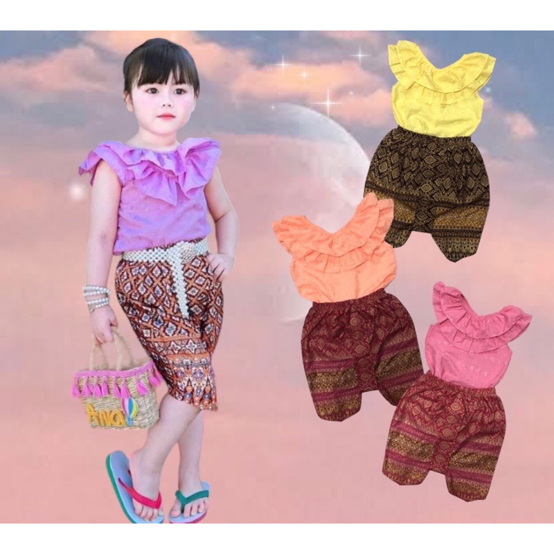 มีราคาส่ง ชุดไทยเด็กผู้หญิง รุ่นคอระบายโจงพิมพ์ทอง (เสื้อ+กางเกง)