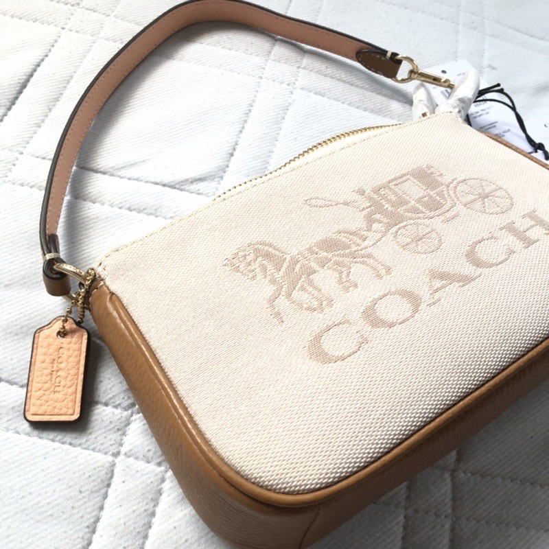 coach 19 nolita ลายรถม้า