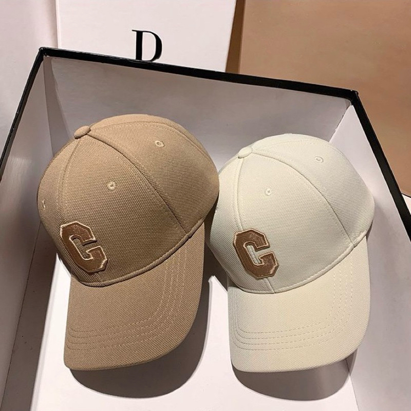 ( พร้อมส่ง จากไทย) ใหม่ หมวกเบสบอล ปักลายตัวอักษร C ปรับได้ แฟชั่นสไตล์เกาหลี ลิซ่า สําหรับผู้ชาย และผู้หญิง