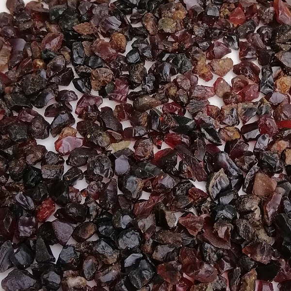 Spessartine Garnet กาเนต น้ำหนัก 30 กรัม พลอยก้อน ดิบ แท้ ธรรมชาติ พลอยแท้ หินแท้ หินอัญมณี