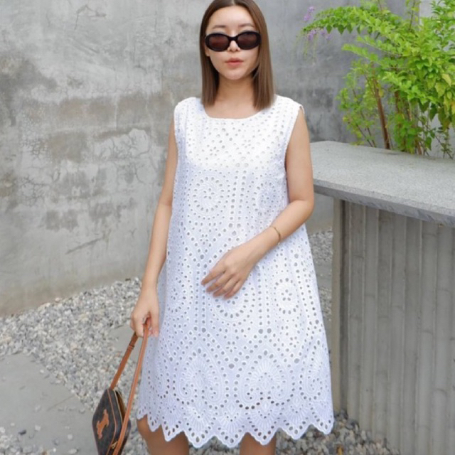 📌ทักก่อนสั่ง📌เดรสสีขาว ฉลุลายทั้งตัว แขนกุด อก32”-42” lolita