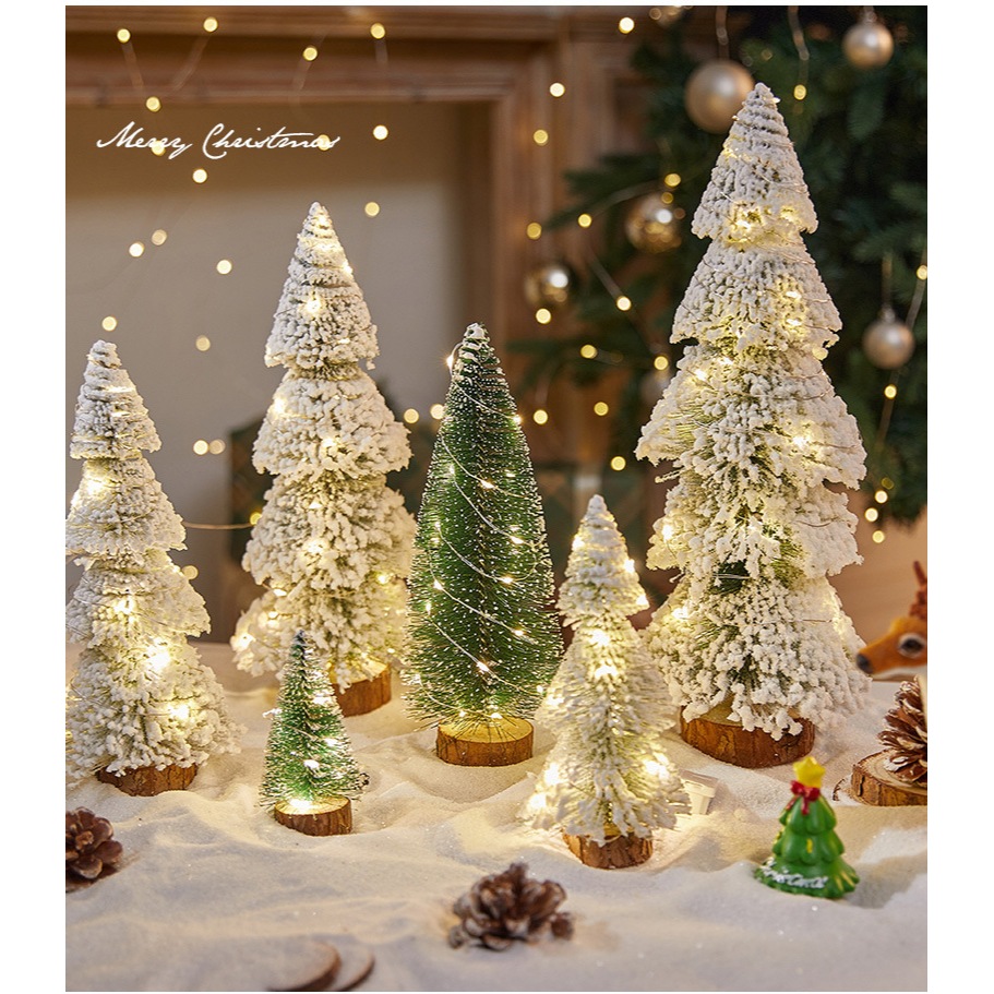 【กรุงเทพจัดส่งสินค้า】ต้นไม้ตกแต่ง ต้นคริสต์มาสตั้งโชว์  ของแต่งห้อง ลูกสน ลูกสนหิมะ โคมไฟ LED