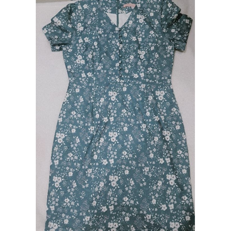 ส่งต่อเดรสทำงานลายดอกป้ายElgrand