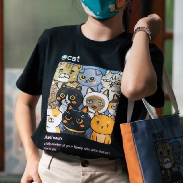 "Many Cats" on Black t-shirt เสื้อยืดพรีเมี่ยมสีดำ ลายหน้าแมวๆ และลายไข่แมว พิมพ์ลายแค่ด้านหน้าคนใส่ Premium Cotton Comp