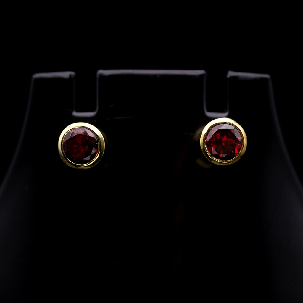 ต่างหูพลอยโกเมน( Garnet) สีแดง ตัวเรือนเงินแท้92.5%ชุบทองคำ สินค้ามีใบรับประกัน
