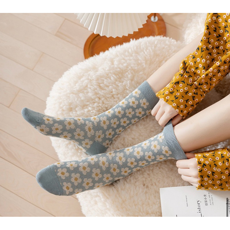 ถุงเท้าแฟชั่นลายดอกไม้ข้อสูง