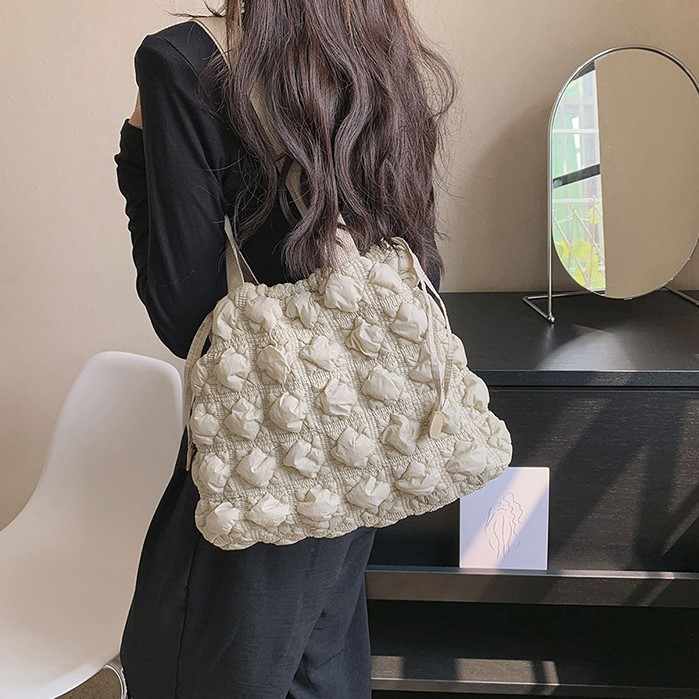 Glammhouse - Kumo bag กระเป๋าสะพายแฟชั่น น้องนุ่มนิ่มน่ารักมากๆ ใบนี้ใส่ไอแพดได้ด้วยค่าา