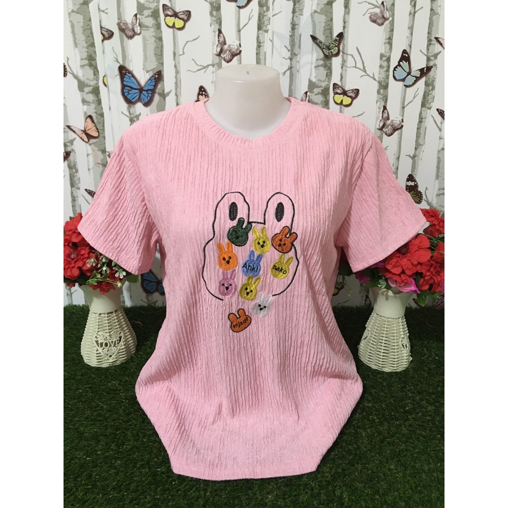 เสื้อยืด แขนสั้นผ้าท็อฟฟี่ ฟรีไซส์ 32-42นิ้วใส่ได้ค่ะ คอกลมลายปักน่ารัก รุ่น1701-4-Nako
