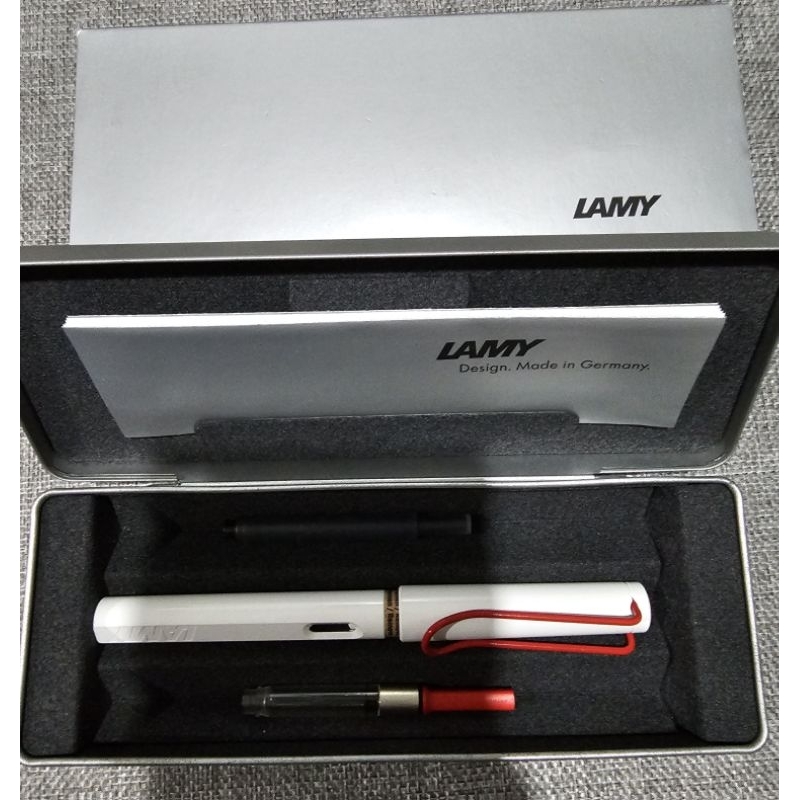 ปากกาลามี่ White red clip 2019 Japan+Thailand limited เฉพาะในเอเชียเท่านั้น มีหมึกให้1หลอดในด้าม และที่สูบหมึก1อัน