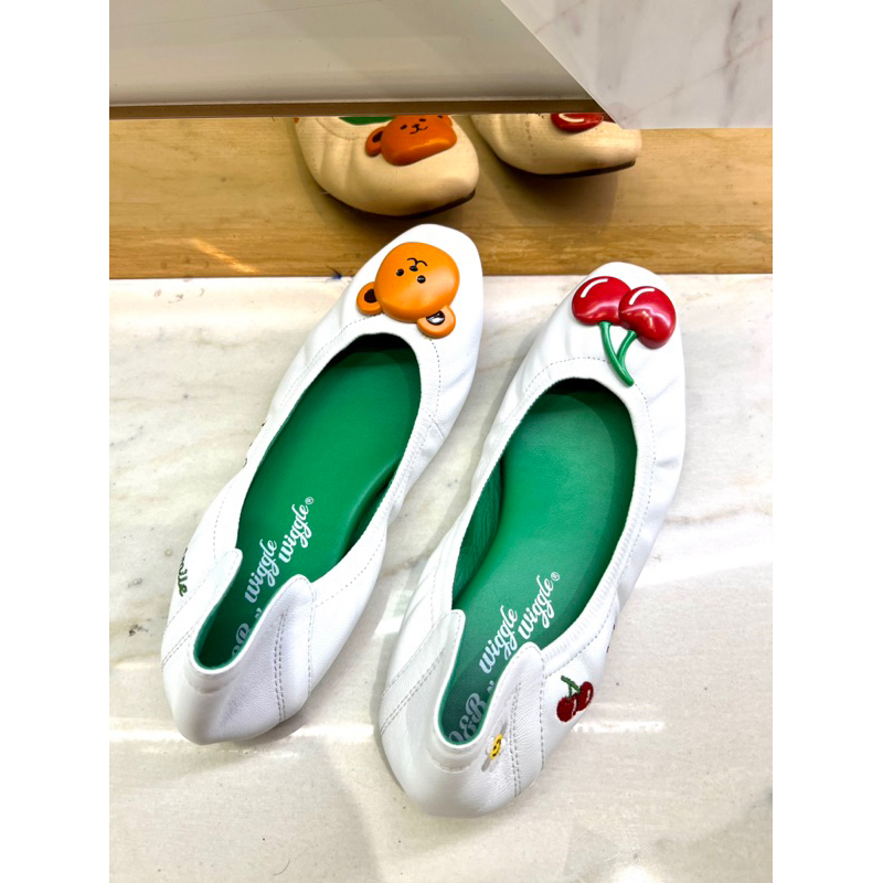 รองเท้า O&B x Wiggle Wiggle สีขาว Size35