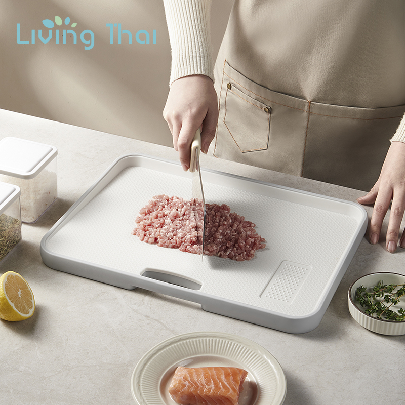 Living Thai เขียงพลาสติก ใช้ได้ทั้งสองด้าน กันเชื้อรา มีขอบกันน้ำหก