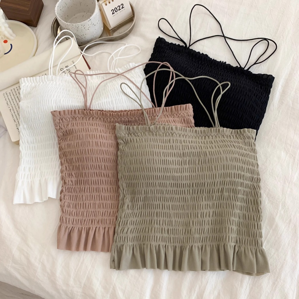เสื้อสายเดี่ยวผ้าย่น สีพื้น มีให้เลือก 4 สี มีฟองน้ำในตัว ใส่สบาย