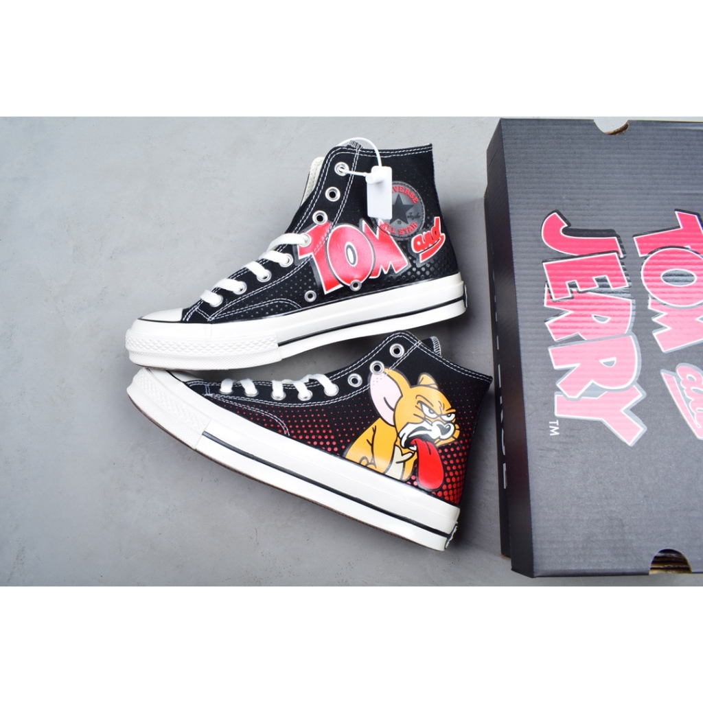 ✺✟♨Converse Chuck Taylor All Star 1970S Tom &amp; Jerry รองเท้าผ้าใบทรงสูงสำหรับผู้ชายและผู้หญิงรองเท้าผ้าใบผู้ชาย