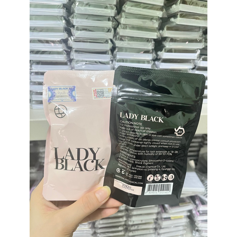 [สำหรับช่างต่อขนตา] กาวต่อขนตาเลดี้แบล็ค package ใหม่ แห้ง2-4วิ ติดทน5-6สัปดาห์ ขนาด5ml ของแท้นำเข้าจากเกาหลี