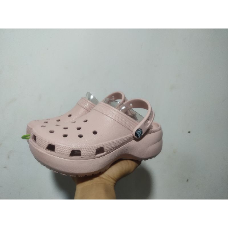 Crocs Collection รองเท้าแตะ รองเท้าเสริมส้น UX Classic Crush Clog แบบสุดฮิตมาใหม่