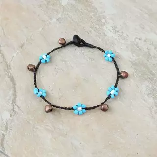 สร้อยข้อเท้า สร้อยข้อมือ ลายดอกเดซี่่ ร้อยสลับกระดิ่ง งานแฮนด์เมด เชือกเทียน โบโฮ โบฮีเมียน เรกเก้ Handmade Anklet