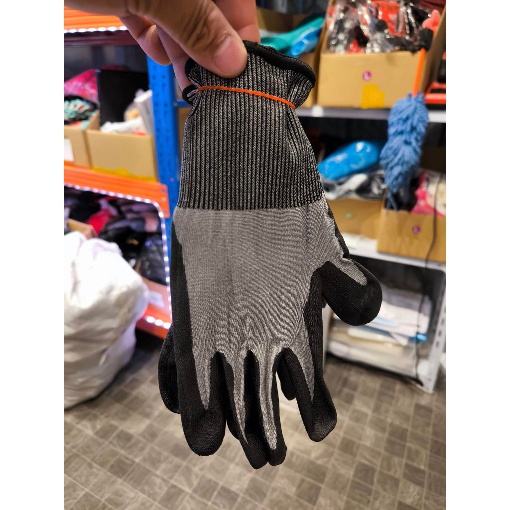 ถุงมือกันบาด ตัวนอก สุ่มส่ง CUT 2-4 เป็นงานไม่มีโลโก้ ของ Milwaukee แท้ๆ สวยๆ พร้อมส่งทันทีครับ มีตั้งแต่ไซส์ S-XXL