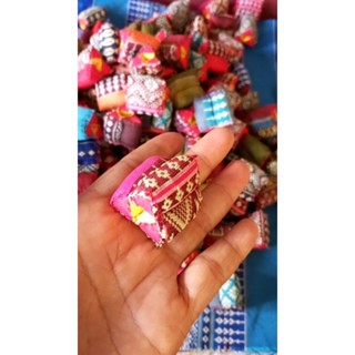 หมอนสามเหลี่ยมขนาดจิ๋ว ขนาด3เซนติเมตรนะค่ะ สินค้าแฮนด์เมด