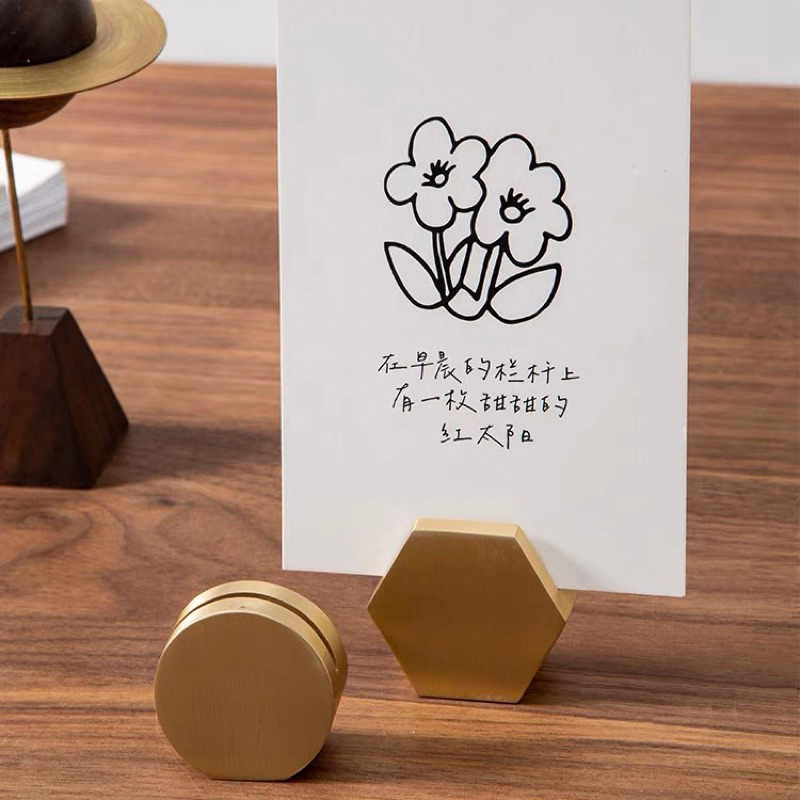 พร้อมส่ง⚜️(6 แบบ) ที่เสียบบัตรทองเหลือง ฐานใส่นามบัตร การ์ด ป้าย แท่นโชว์รูปภาพ โน๊ต ตั้งโต๊ะ ตกแต่ง - รูปที่ 6