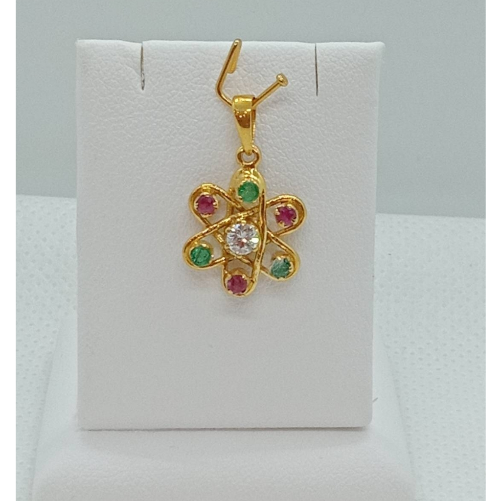 PY510 จี้เพชรดอกไม้ล้อมพลอย 3 สี กลางเพชร 10 ตัง น้ำหนักทอง 1.6 กรัม