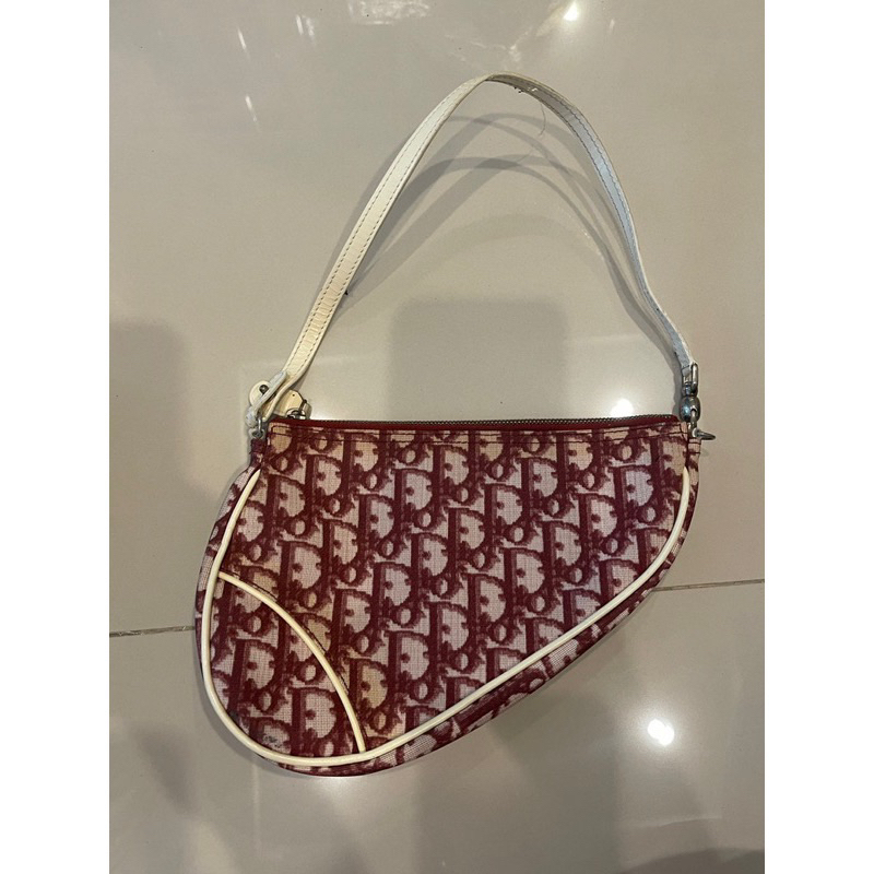 กระเป๋ามือสองdior vintage burgundy cream  saddle pochette bag