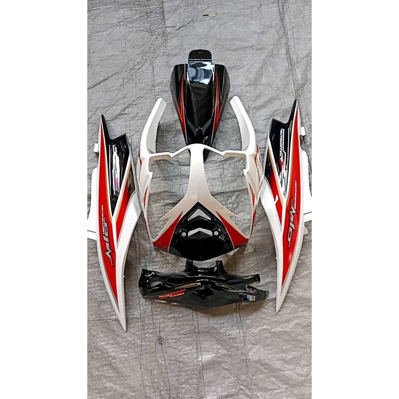 ชุดสี มีโอ2ตา ได้5ชิ้น สีขาว ดำ พร้อมติดสติกเกอร์ เงาตาแตก