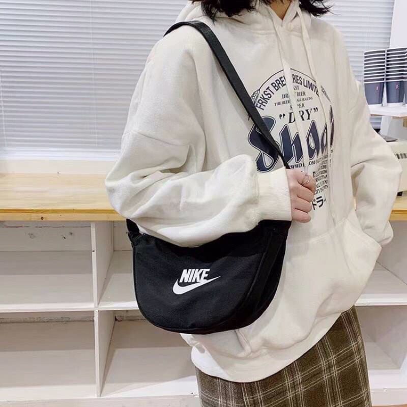 กระเป๋าสะพายไหล่ กีฬา ขนาดใหญ่ จุของได้เยอะ แฟชั่นสำหรับผู้ชายผู้หญิง