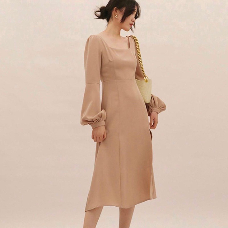Mogwany พร้อมส่ง สีเบจ S Peipei Dress เดรสแขนยาวทรงเรียบหรู ผ้าสวยมาก มีซับใน ซิปหลัง เก็บโค้ดหน้ากิจกรรม