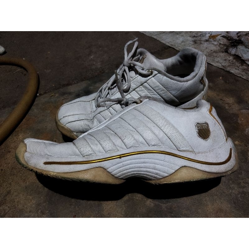 รองเท้า กีฬา k-swiss เบอร์ 43 มือสอง