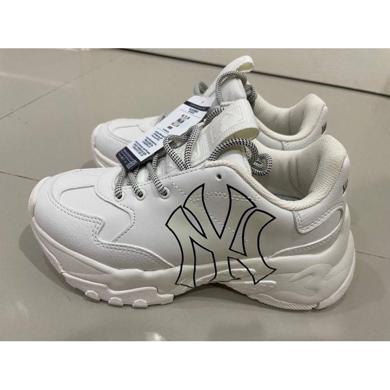 MLB รองเท้าผ้าใบ Unisex รุ่น 3ASHC101N 50IVS - สีขาวงาช้าง