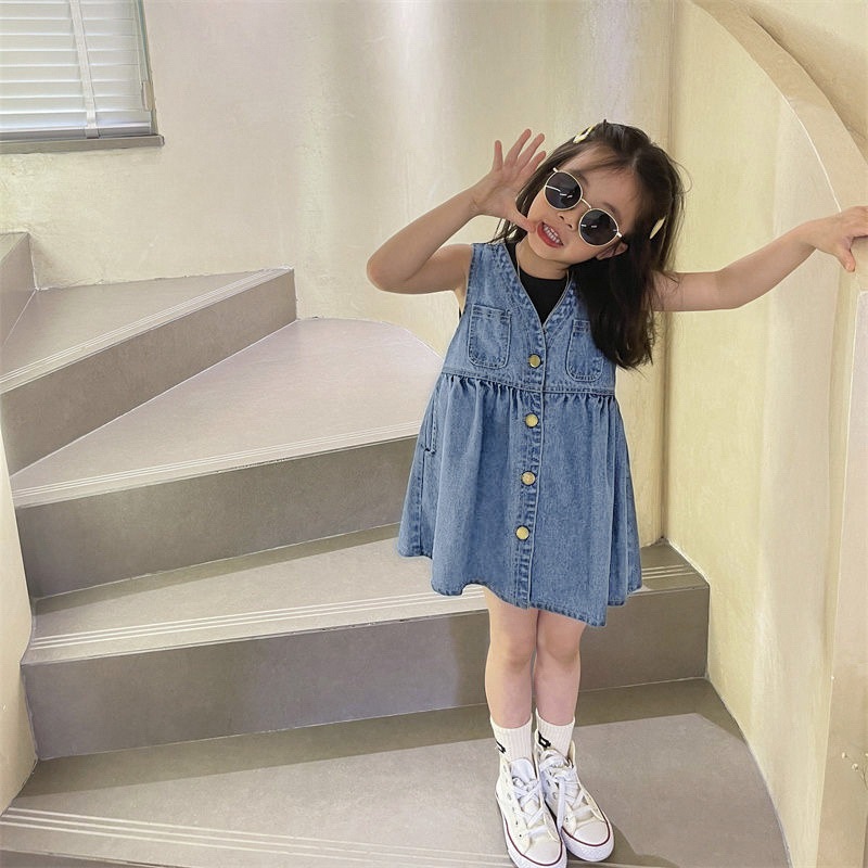Babyonline(Y293)D4 ชุดเดรสกระโปรงยีนส์แฟชั่นแขนกุดกระดุมหน้า มีกระเป๋า ผ้านิ่ม