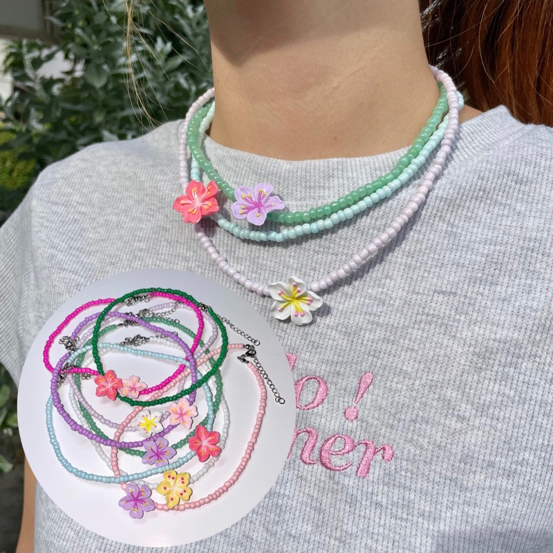 Piing me Necklace | สร้อยคอลูกปัดพร้อมจี้ดอกชบา ✨🌺
