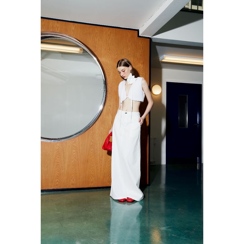 The SRT X11 White Denim Skirt กระโปรงยาวทรงเอผ้าเดนิมสีขาว มีซิปหน้า กระเป๋า 2 ข้าง ผ่าหลัง