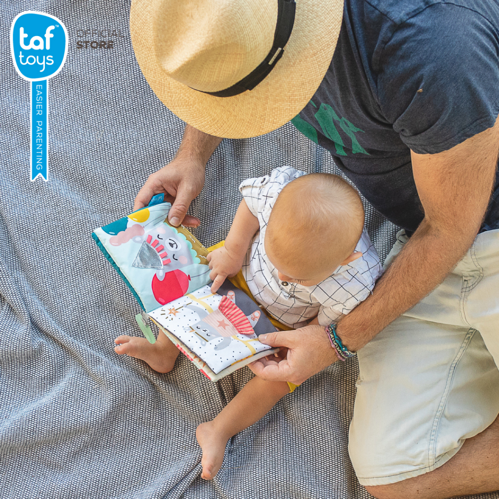 Taf Toys หนังสือผ้า หนังสือกิจกรรม What Does Paul Wear Book หนังสือเสริมพัฒนาการ 6 เดือน ขึ้นไป รูปที่ 4