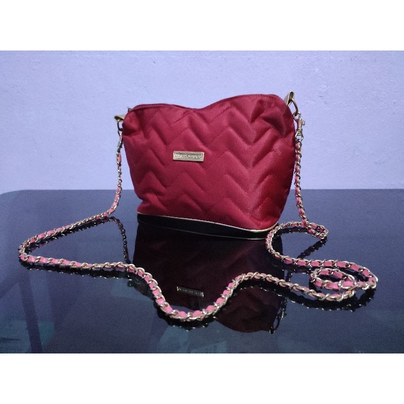 BG02 กระเป๋าสะพายสีแดง