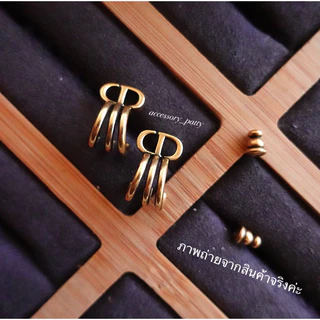 💛ต่างหูCd รุ่นD17 tri-line earrings สีแอนทีคค่ะ รุ่นนี้ใส่สวยมส่ง่ายเข้าได้ทุกลุคค่ะ หยิบใช้ได้บ่อยค่ะ